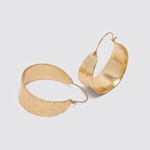 Elegant Gold Hoop Earrings